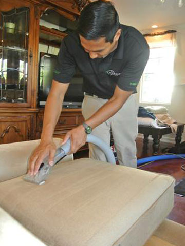 Fast Upholstery Cleaning in Lake Forest, CA